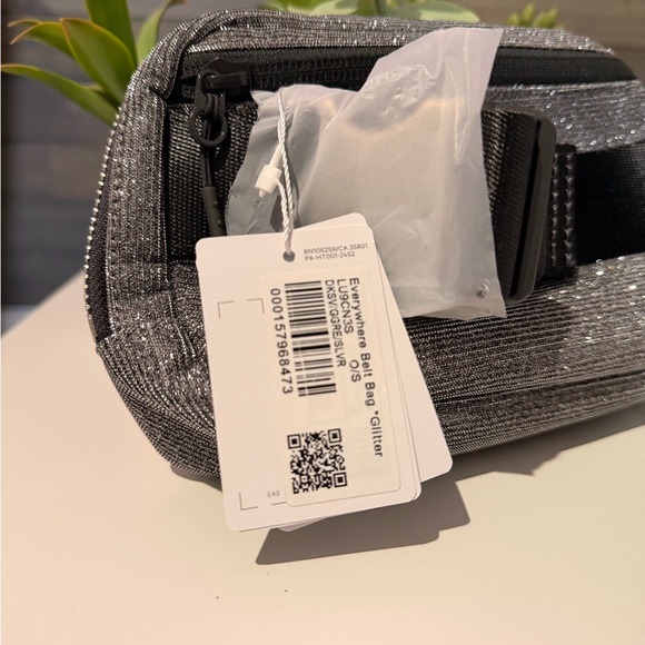 lululemon belt bag silver Everywhere Crossbody 1L Lululemon Silver Drop Belt Bag